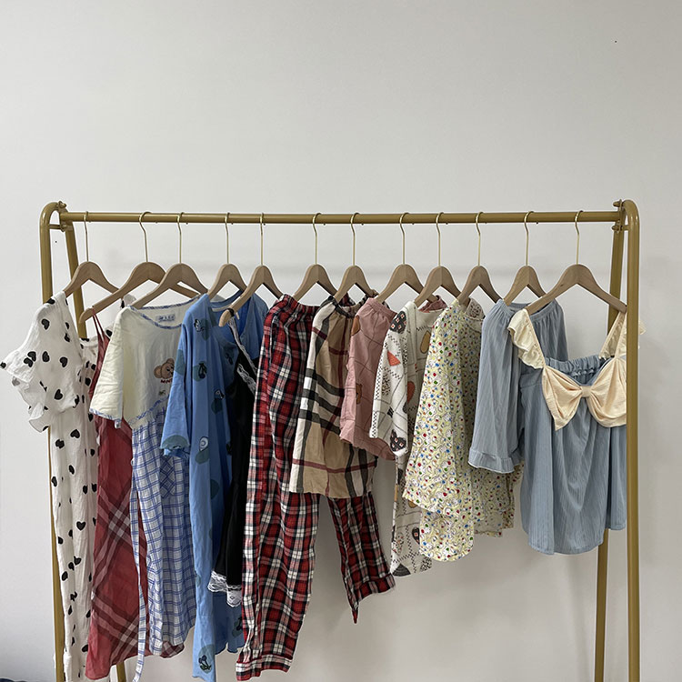Ginamit na Cotton Night Suit para sa Babae