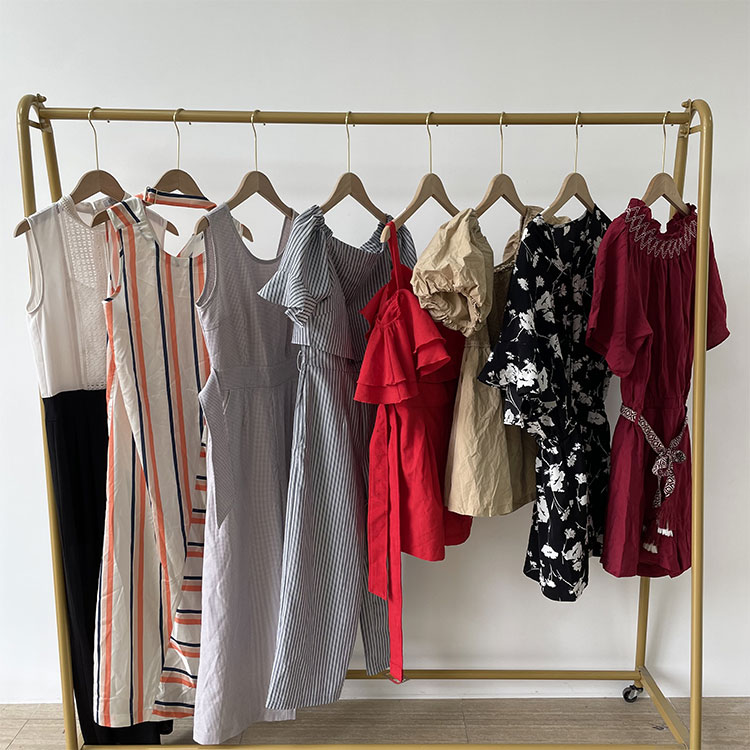 Mga Ginamit na Ladies Jumpsuits