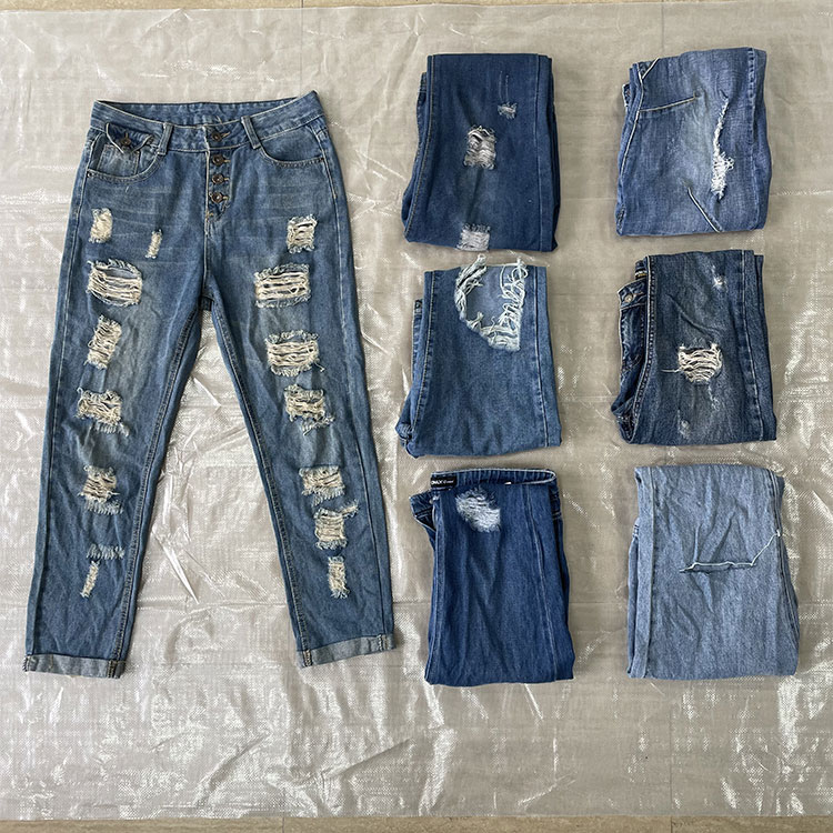Mga Ginamit na Ladies Ripped Jean Pants