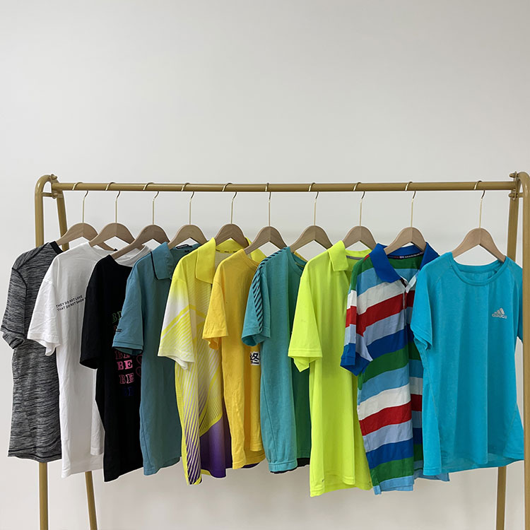 Gamit na T-Shirt na Maikling Manggas ng Lalaki