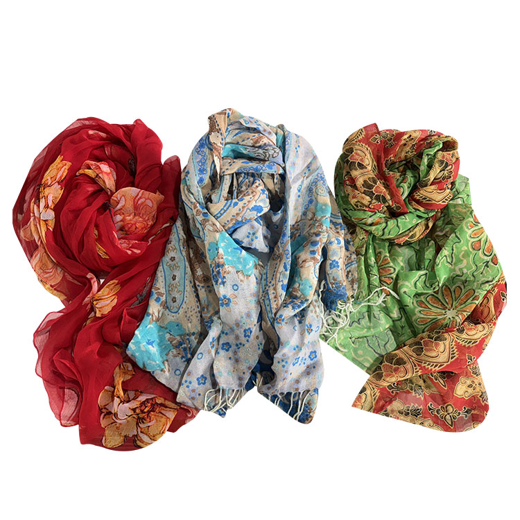 Ginamit na Thin Silk Scarf