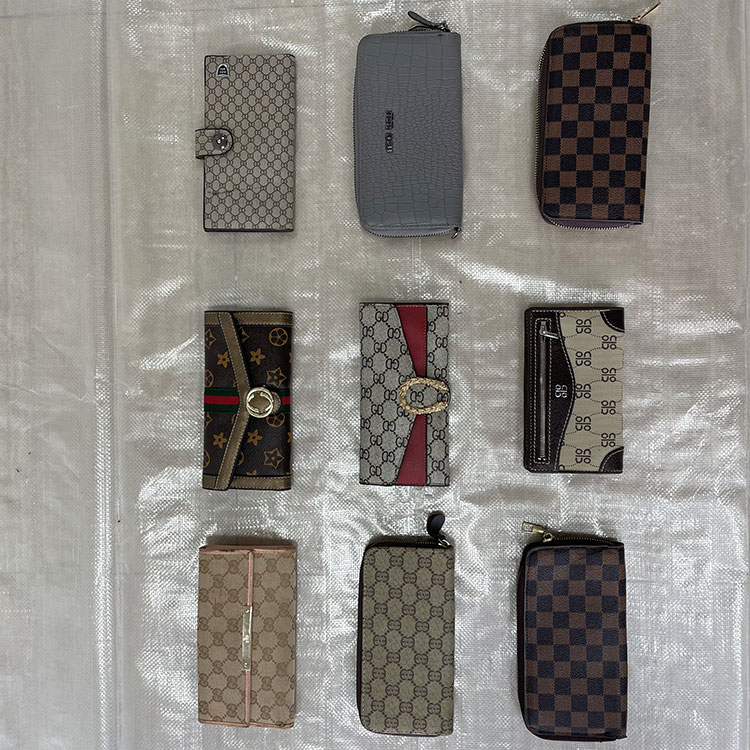 Ginamit na Wallet Bag